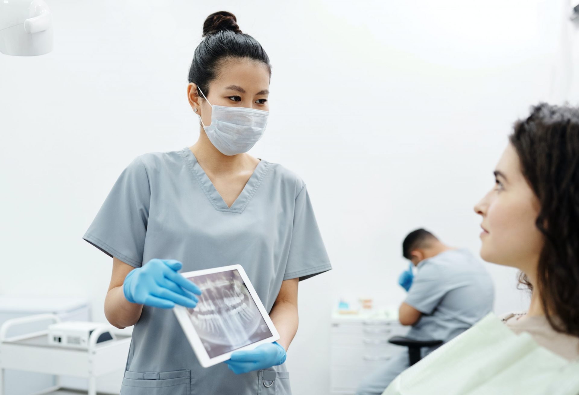 Urgent signs to see a dentist: Book your appointment now